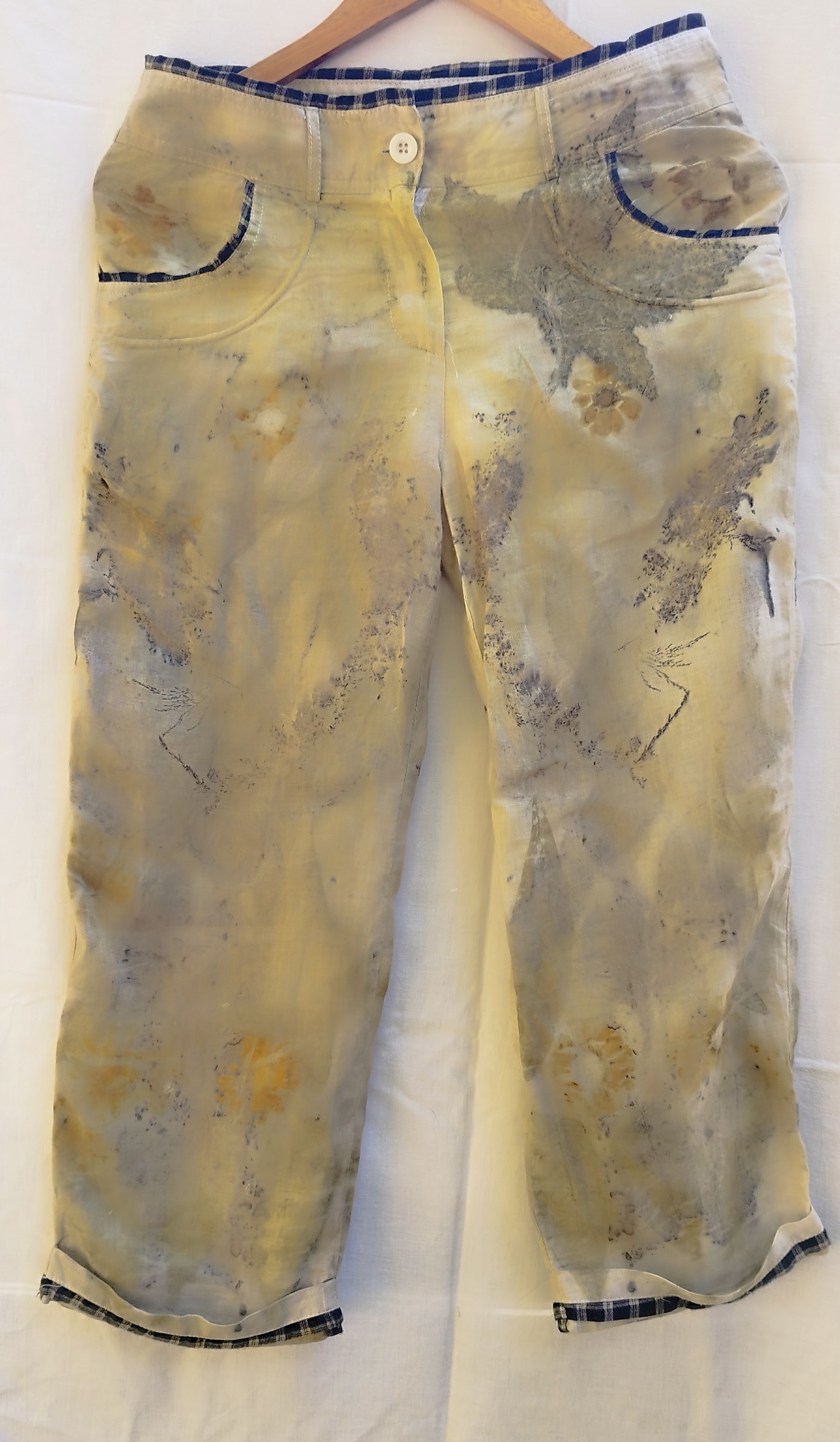 Pantalón de lino 100% recuperado y reinventado con impresión botánica