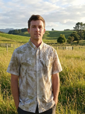 Camisa “Rastro Silvestre” — Prenda Reciclada con Ecoprint Botánico